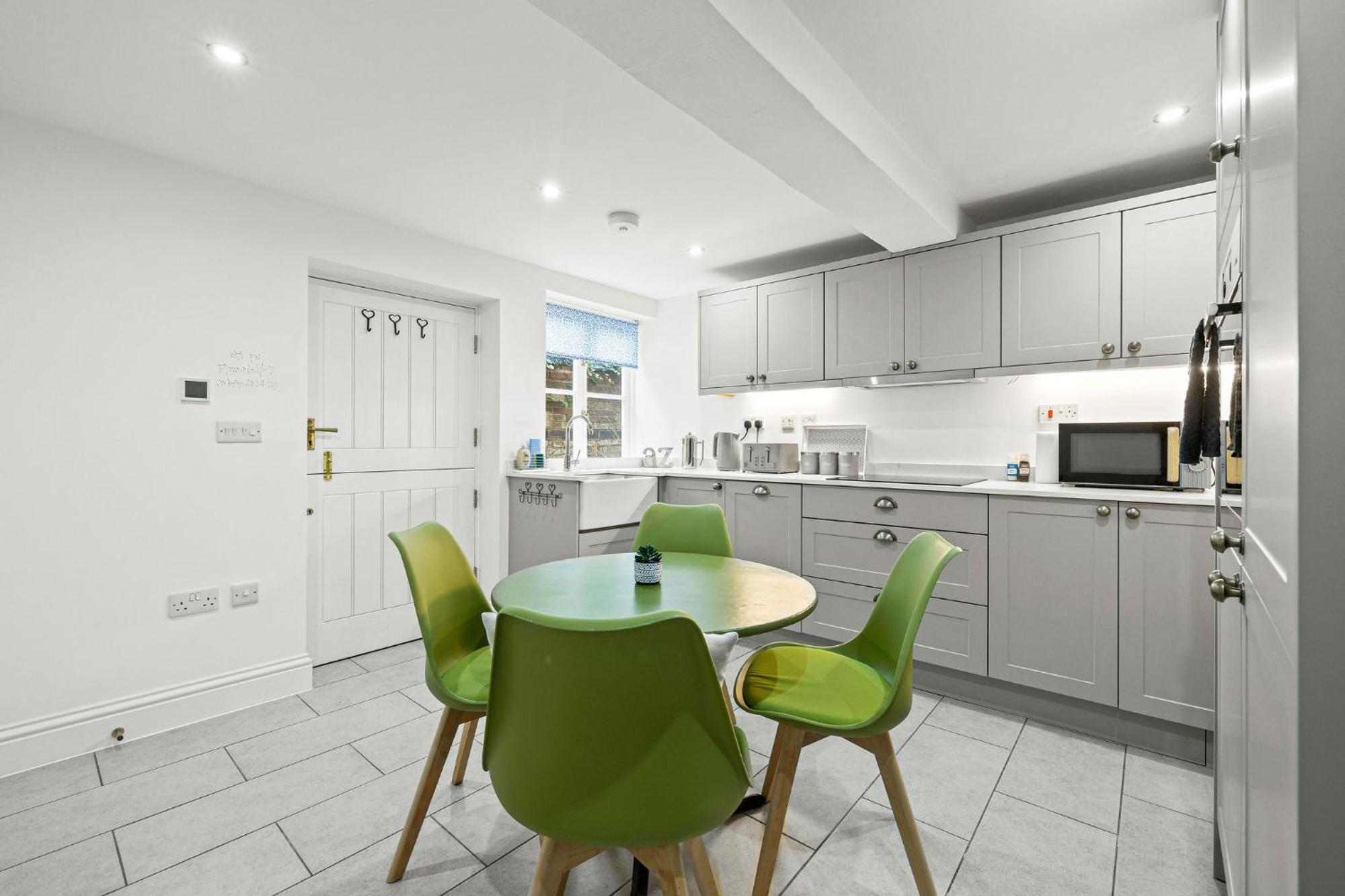 Bell Cottage By Ludlow Castle With Onsite Parking ภายนอก รูปภาพ